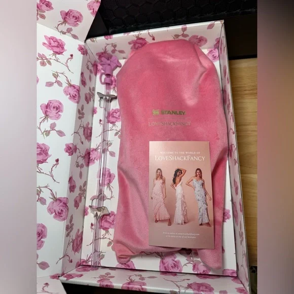 ✨🆕 Stanley x LoveShackFancy Ribbon Rosa Quencher 40 OZ Tumbler - Picture 10 of 15